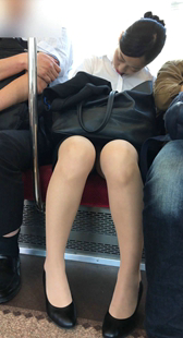 地铁高跟制服少妇