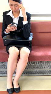 高跟制服超短裙美女