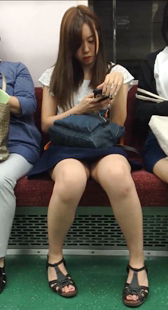 地铁高跟短裙熟女