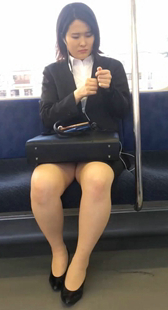 地铁黑色制服高跟OL