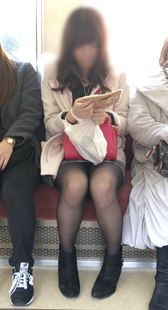 黑丝超短裙妹子