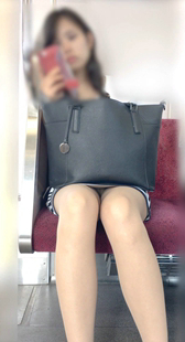 灰短裙肉丝小姐姐