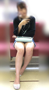 性感牛仔短裙长腿妹子