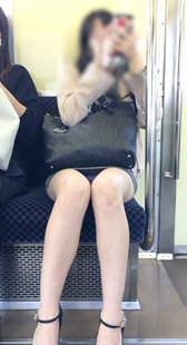 大长腿超短裙三角美女