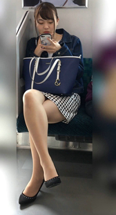 花格子超短裙长发美女