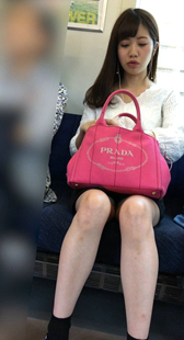 性感短裙大长腿妹子很可爱