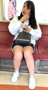 包臀黑短裙妹子