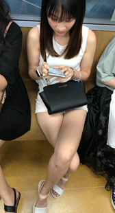 性感白短裙长腿美女