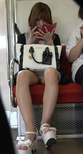 性感短裙长腿三角区美女