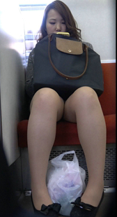 性感黑短裙大长腿妹子