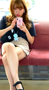 性感黄短裙长腿美女