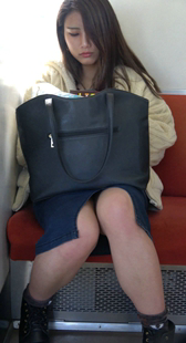 紧身包臀短裙长发美女