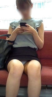 性感黑短裙三角区美女