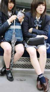 性感百折裙学妹太清纯了