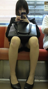 丸見電車可爱的求职学生