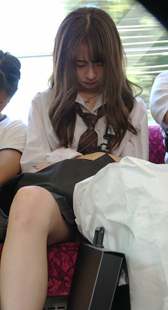 丸見えな純白風景お姉