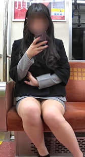 電車太性感短裙ん姉