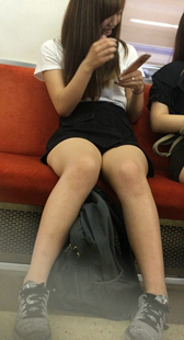 電車美人風景真好看