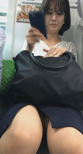 電車対面顔出し超然美丽的OL