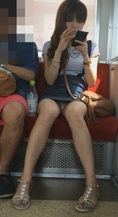 牛仔包臀长发短裙小姐姐