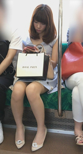 地铁高跟丝袜小姐姐