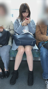 級美少女の水玉パンティ