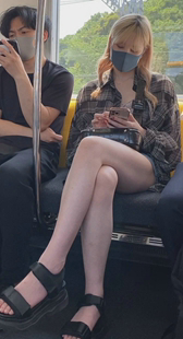 S級美人お姉さん脚を組むの対面