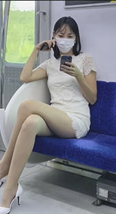 終わり美脚OL★電車対面