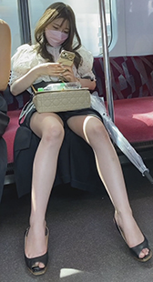 対面エロ過ぎる生脚美脚