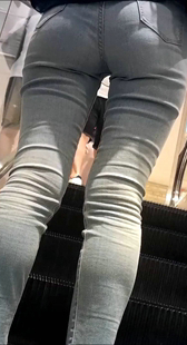 翘臀深沟灰牛仔妹子