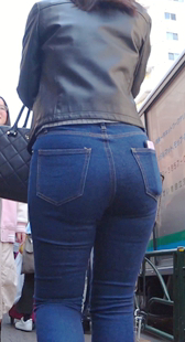 臀部特有的圆度使动作激烈