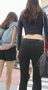 性感露腰紧臀黑牛仔