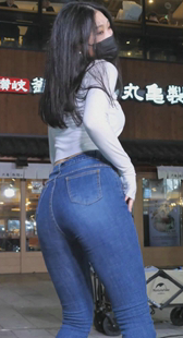 路上ダンサー乳揺れ