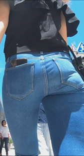 お姉さんのお尻の肉感