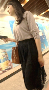 紧身灰上衣大胸美女