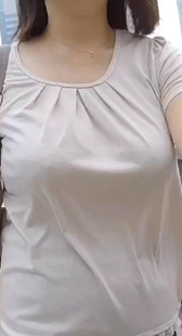 白上衣半透大胸少妇