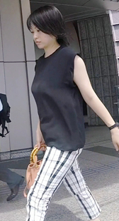 黑衣大胸器少妇开发多