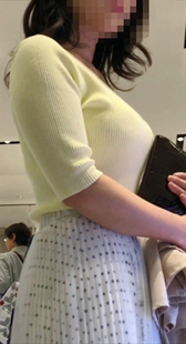 黄上衣巨大乳大美女难以驾驭