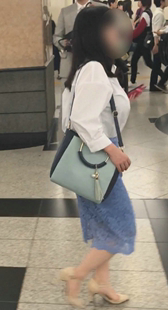 白上衣胸器高跟少女