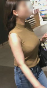 黄上衣胸器少妇