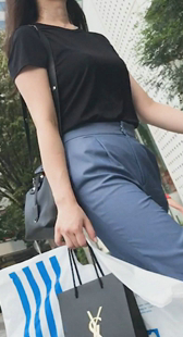 美巨乳を小刻みにゆらす着衣様