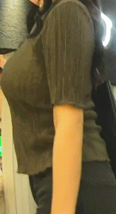 する揺れ揺れ巨乳娘