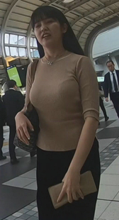 ロケットボイン美女