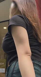 元気に巨乳が揺超接近