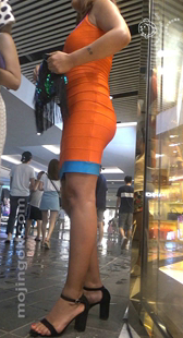 超紧橘红包臀裙性感丰臀少妇