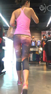 动感十足的紧身健美裤少妇