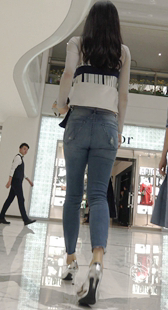 银白高跟性感紧牛翘臀美少妇