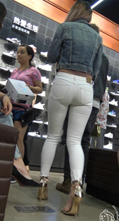 金色高跟紧身白裤野性时尚美臀小美女