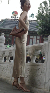 性感开背金色包臀裙高跟美臀俏佳人