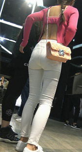 性感开背紧身白裤翘臀美女